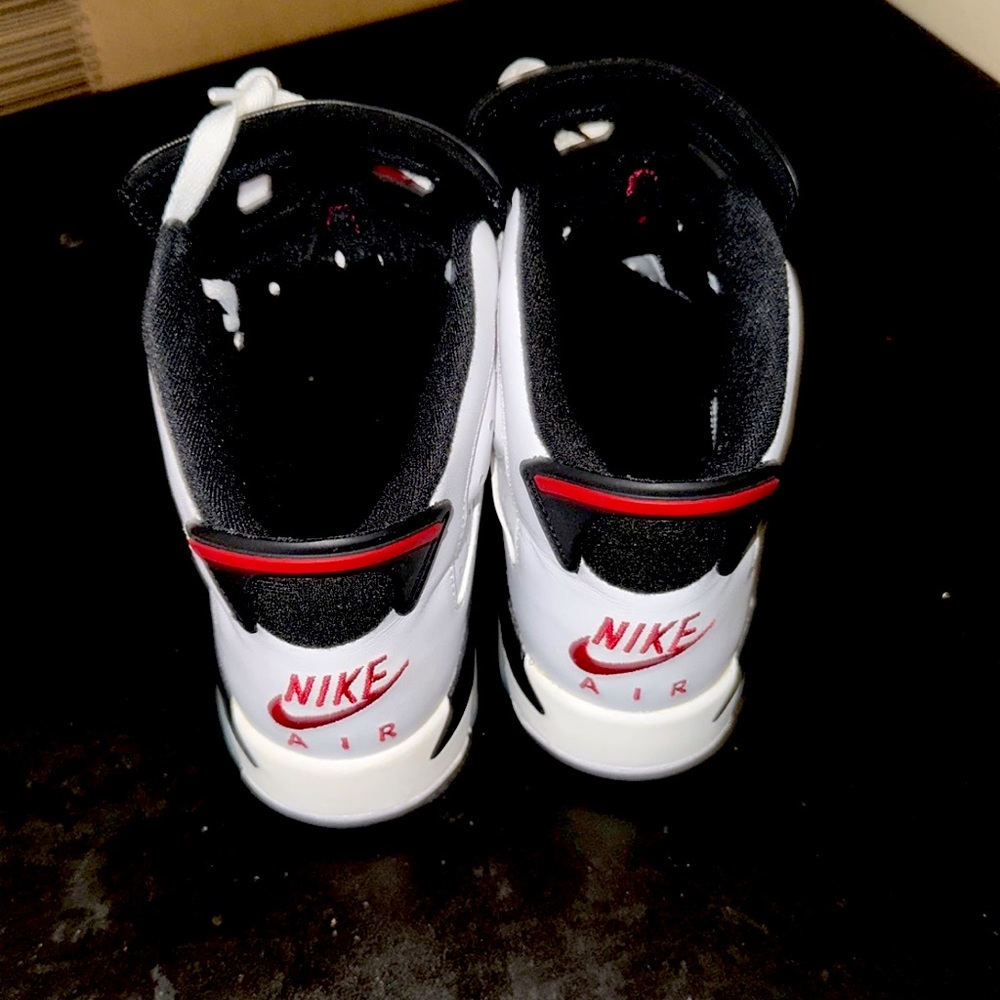 Boys air Jordan’s Carmine 6’s